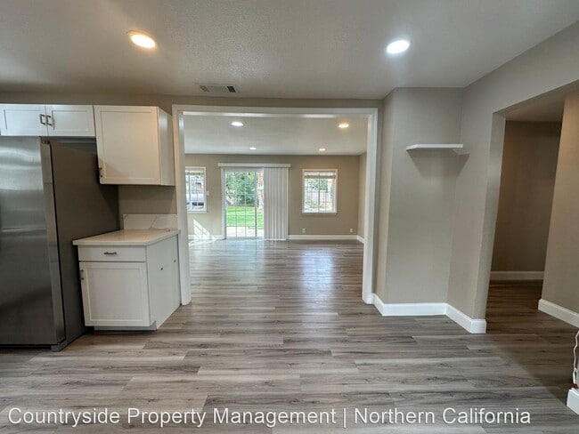Building Photo - 3 br, 2 bath House - 2201 Eicher Ave