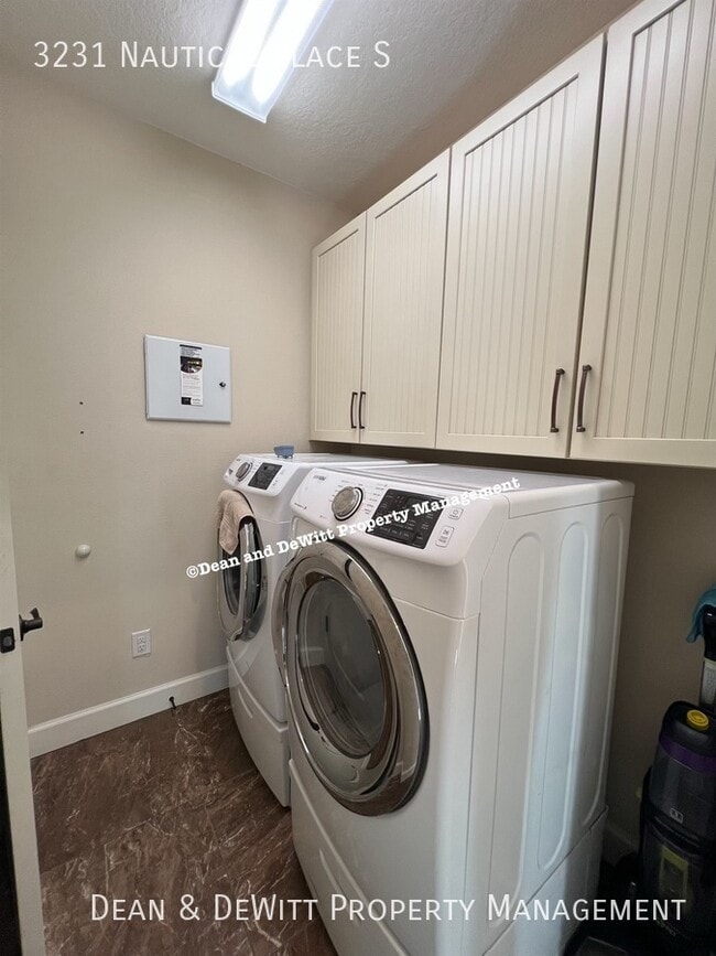 Building Photo - 3231 Nautical Pl S