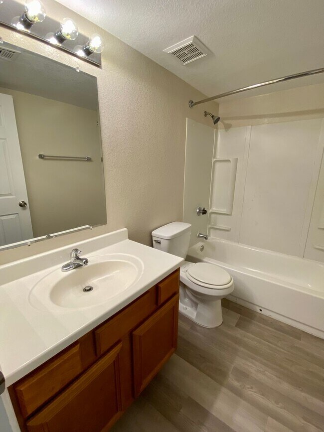 Building Photo - Spacious Tempe Condo 2 Bedroom 2 Full Bath