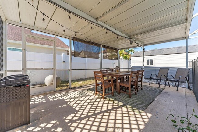 Building Photo - 8601 Cavendish Dr