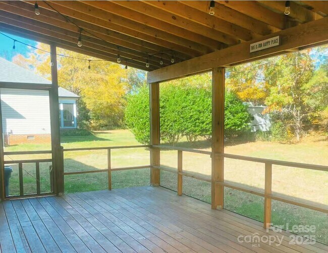 Building Photo - 14843 Middlesborough Dr