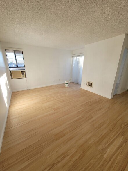 Building Photo - 10521 National Blvd