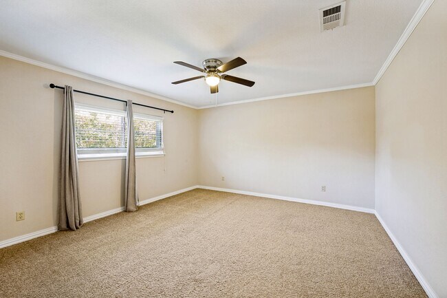 Building Photo - 400 Harrington Ln