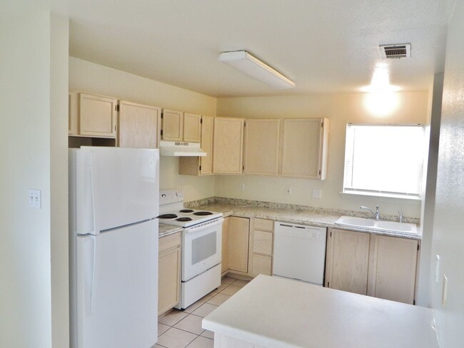 Building Photo - 2 Bedroom 2 Bathroom Unit In Georgetown
