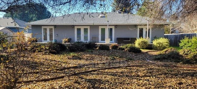 Building Photo - 1267 SW Ironwood Dr