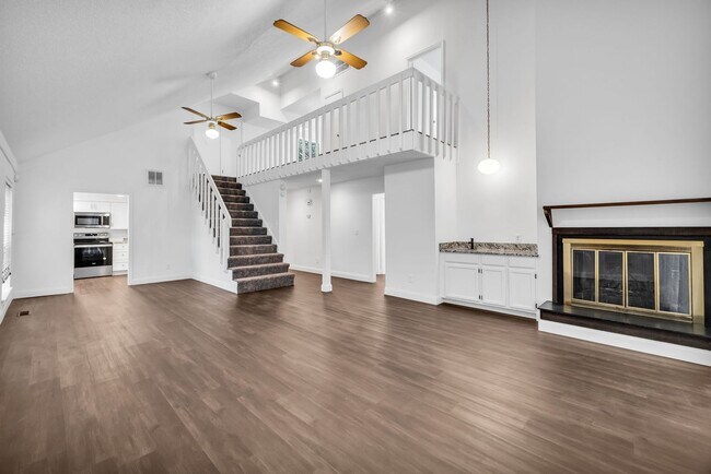 Building Photo - Midtown Comfort & Convenience