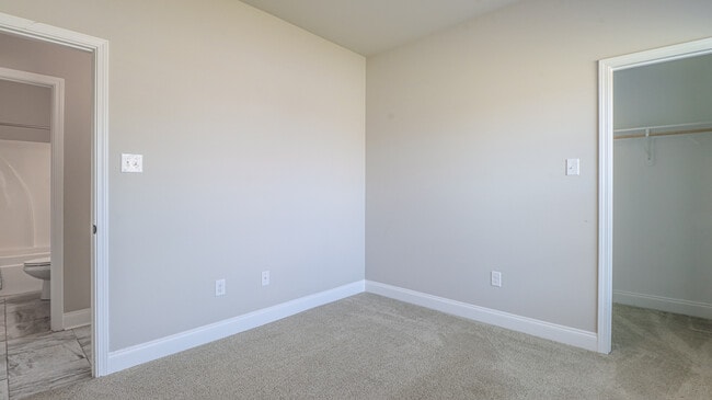 Building Photo - 15063 Baylor Ave