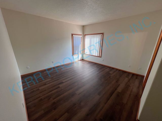 Building Photo - Charming 3-Bedroom Fairview Retreat with Spacious 1611 Sq Ft Living Space & 2 Full Baths!