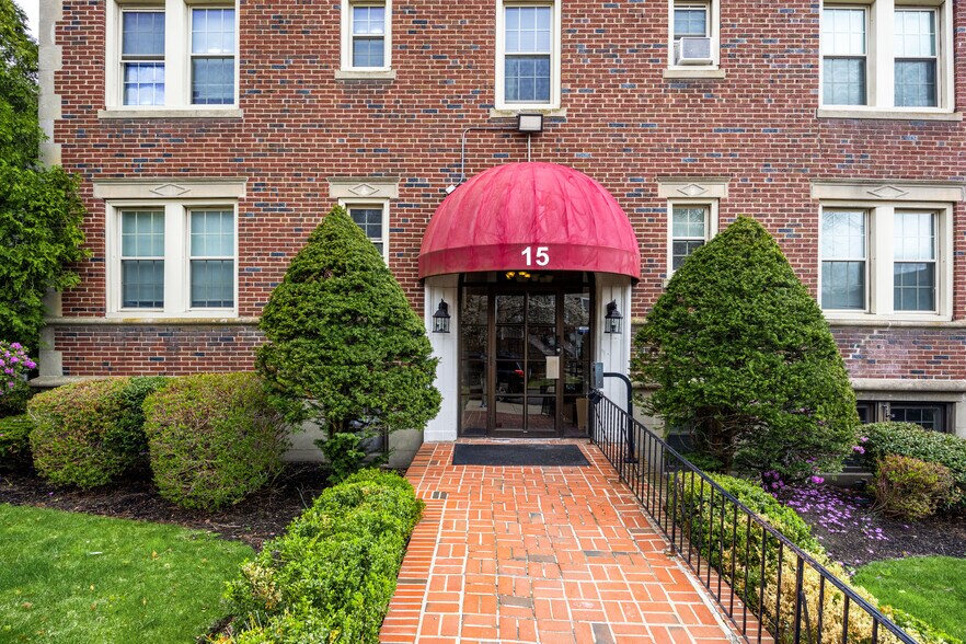 Building Photo - 15 Governors Ave