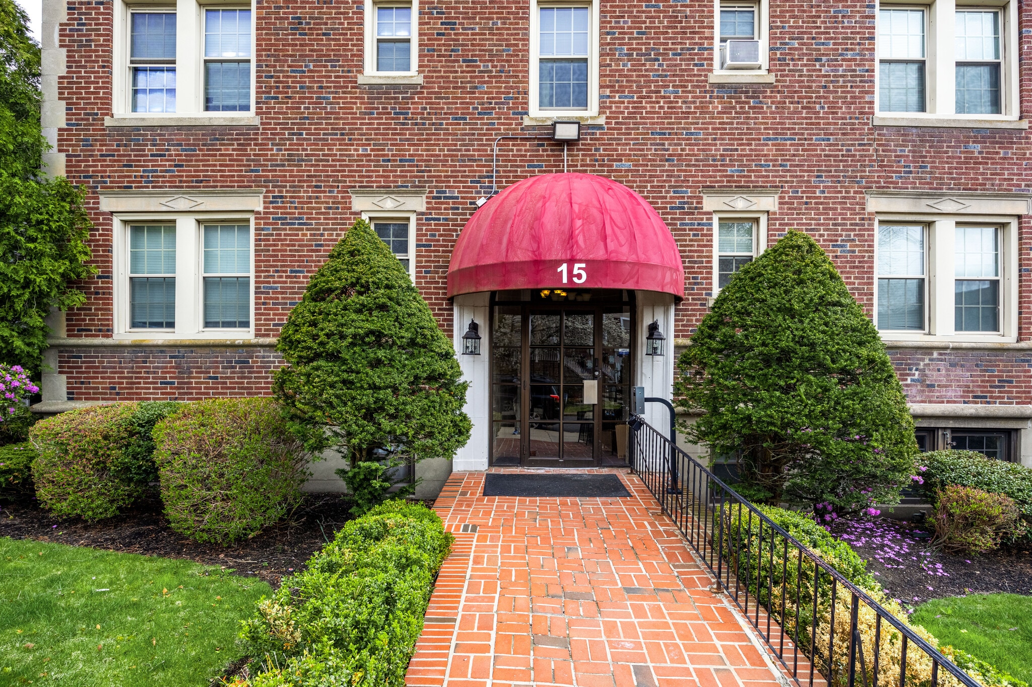 Building Photo - 15 Governors Ave