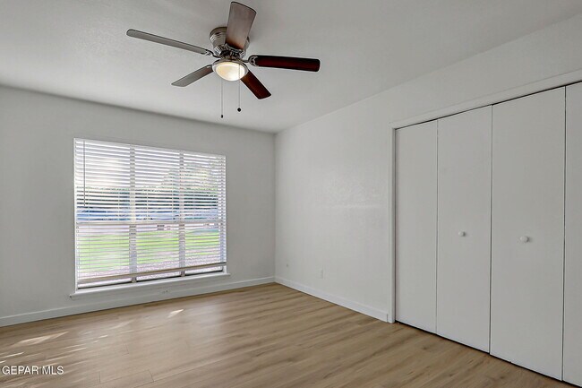 Building Photo - 4828 Ballerina Dr