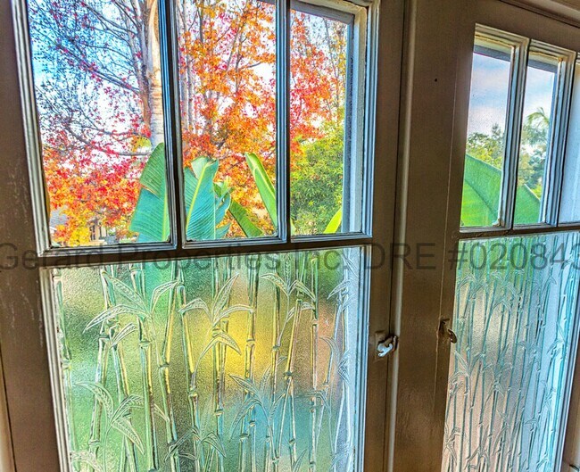 Building Photo - 3034 E Vista