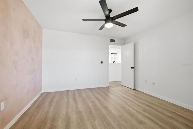 Building Photo - 3038 Parkway Blvd