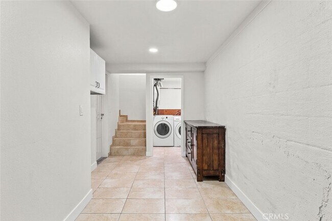 Building Photo - 13861 Vanowen St