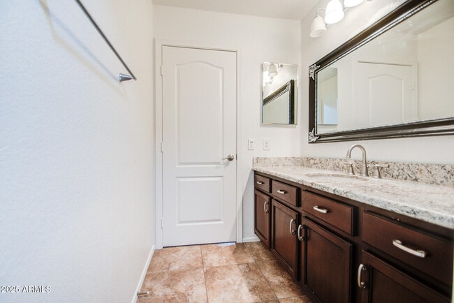 Building Photo - 3938 E San Pedro Ave