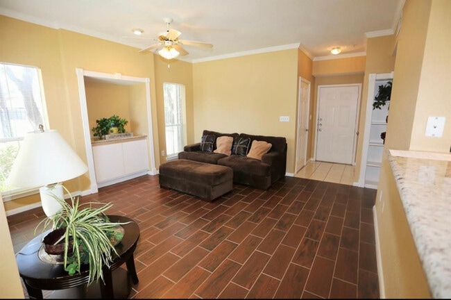 Building Photo - 1330 Old Spanish Trl