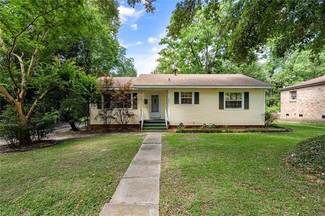 Primary Photo - 321 Thornhill Cir