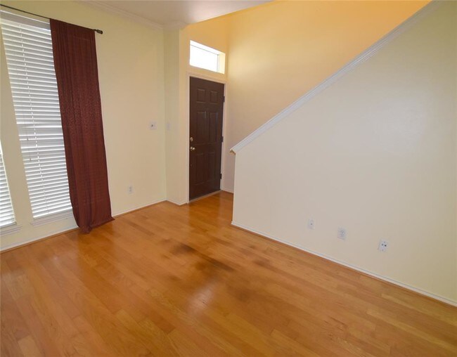 Building Photo - 1534 Sutton St