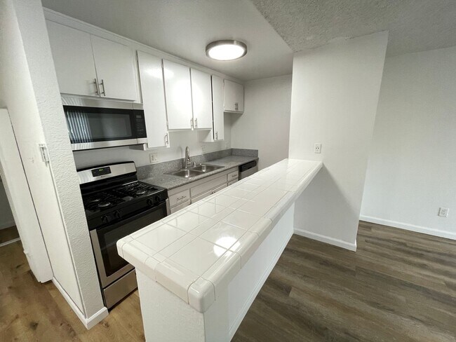 Interior Photo - 6736 Cleon Ave