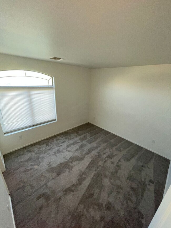 Building Photo - 5707 S 31st Dr