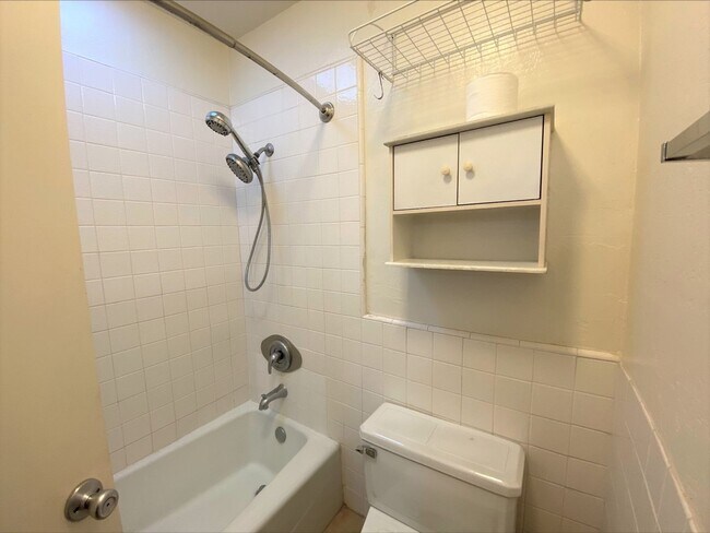 Building Photo - Awesome PL Location! Exclusive Garage! Balcony!