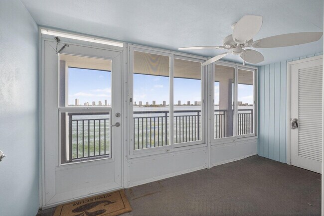 Building Photo - 100 Shore Ct