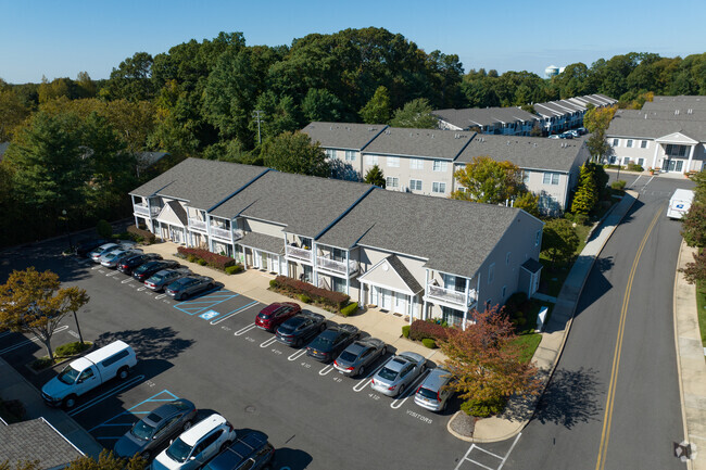 Building Photo - Woodbury Gardens