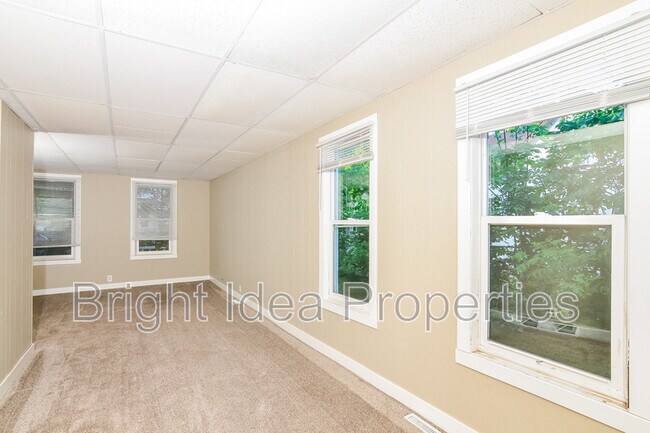 Building Photo - 454 Sherburne Ave