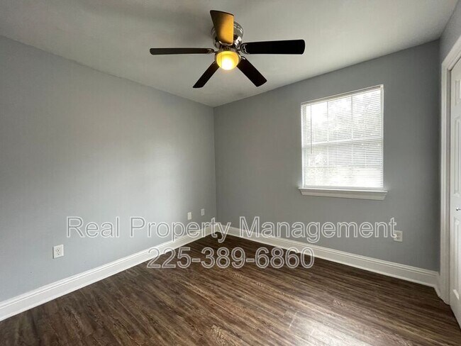 Building Photo - 5500 Dianna Dr