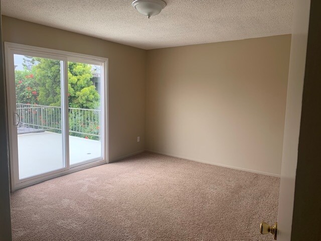 msterbedroom - 2404 Curtis Ave