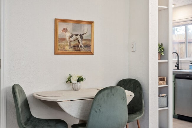 Building Photo - 838 SE Tacoma St