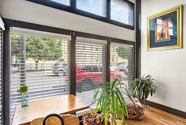 Building Photo - 206 N 1st St