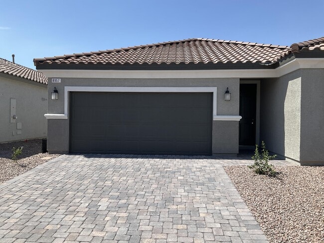 Building Photo - 8957 Lucky Crest St