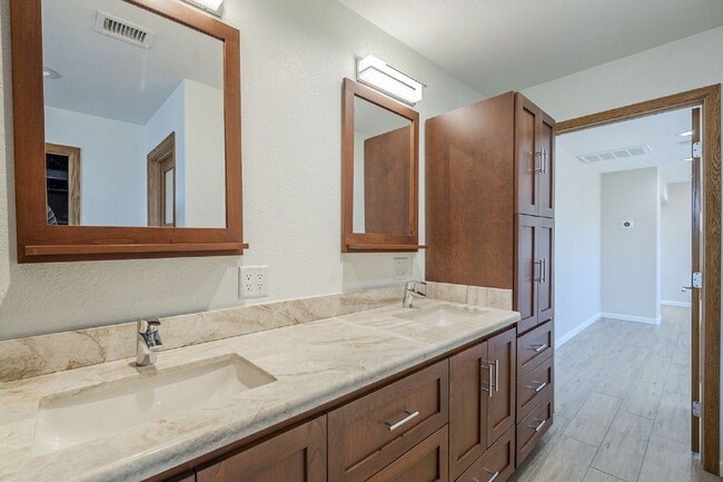 Building Photo - Luxury Waterfront Home in Ocotillo – Avail...