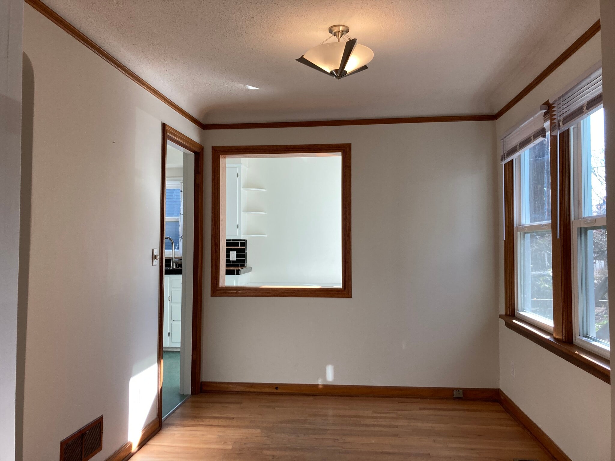 Dining room - 4407 SE Tibbetts St
