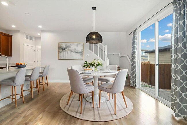 Building Photo - Outstanding Townhome W/ Large 3 Bed- 2.5 Bath and 2-Car Garage!