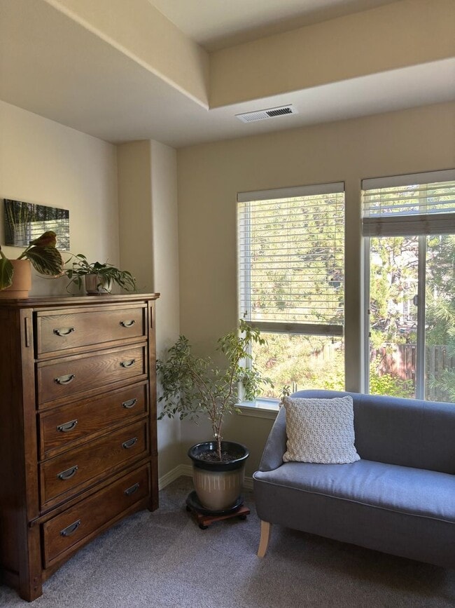 Building Photo - Gorgeous River Canyon Community Home!