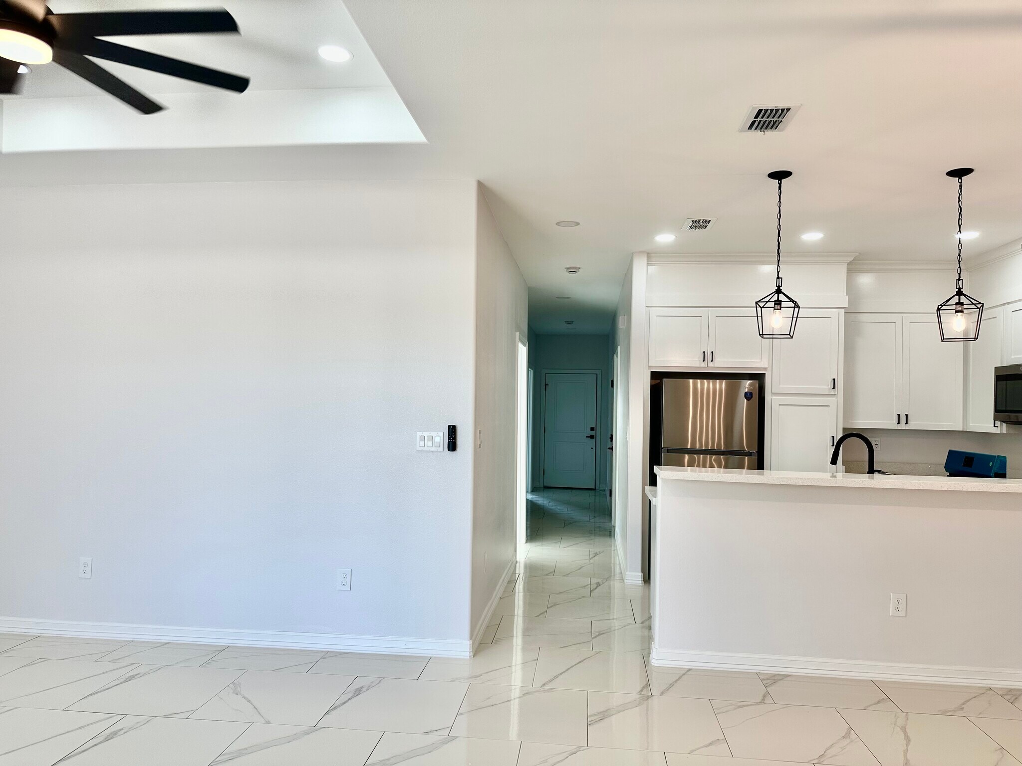 Building Photo - 1006 Escondido Ln E