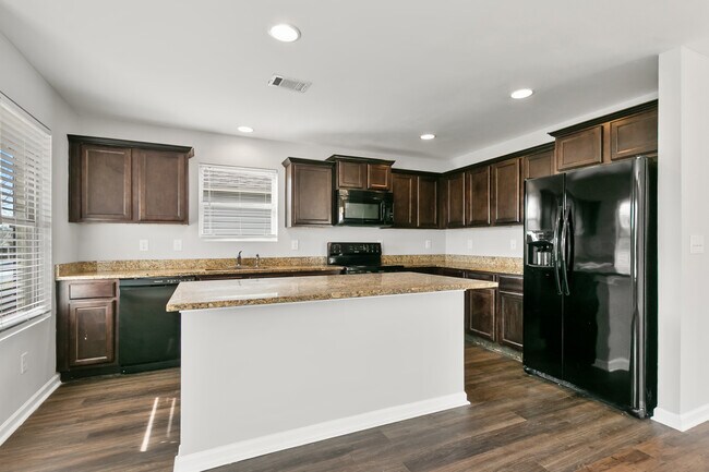 Building Photo - 16411 Waterbury Ln