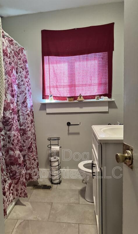 Building Photo - 524 S Holly St