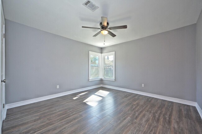 Building Photo - 3834 Rosedale St