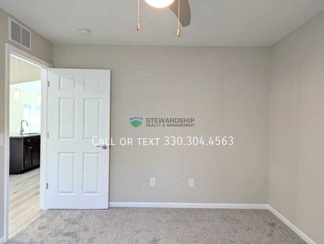 Building Photo - 2038 E Smithville Western Rd