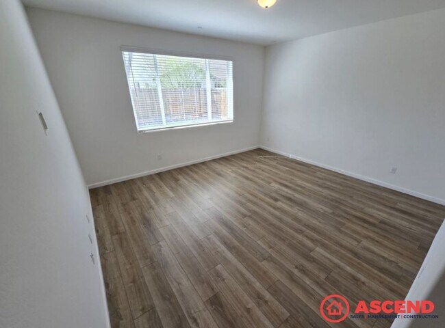 Building Photo - 15811 Santa Clara Ct