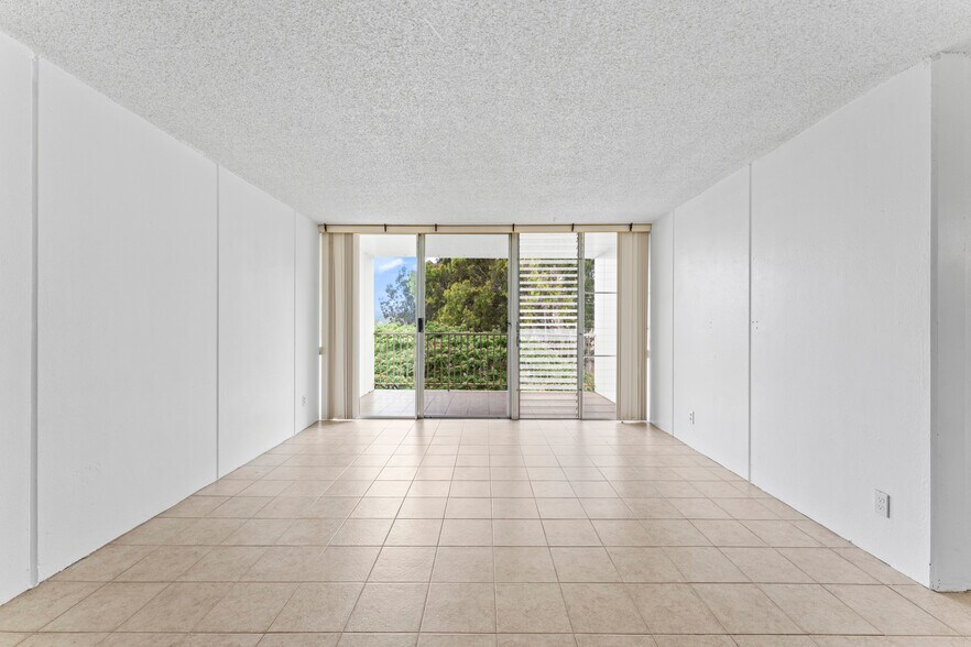 Living room - 95-2031 Waikalani Pl
