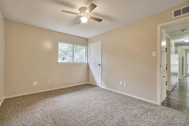 Building Photo - 45 Blue Fox Rd