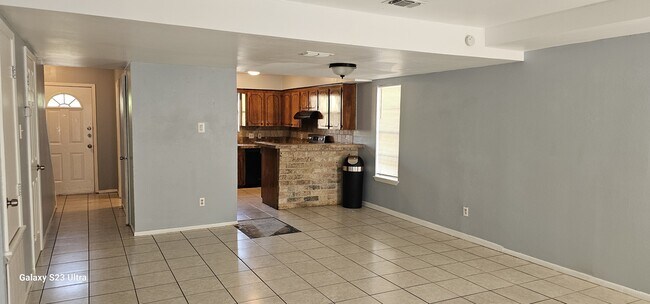 Building Photo - 5015 Meandering Ln