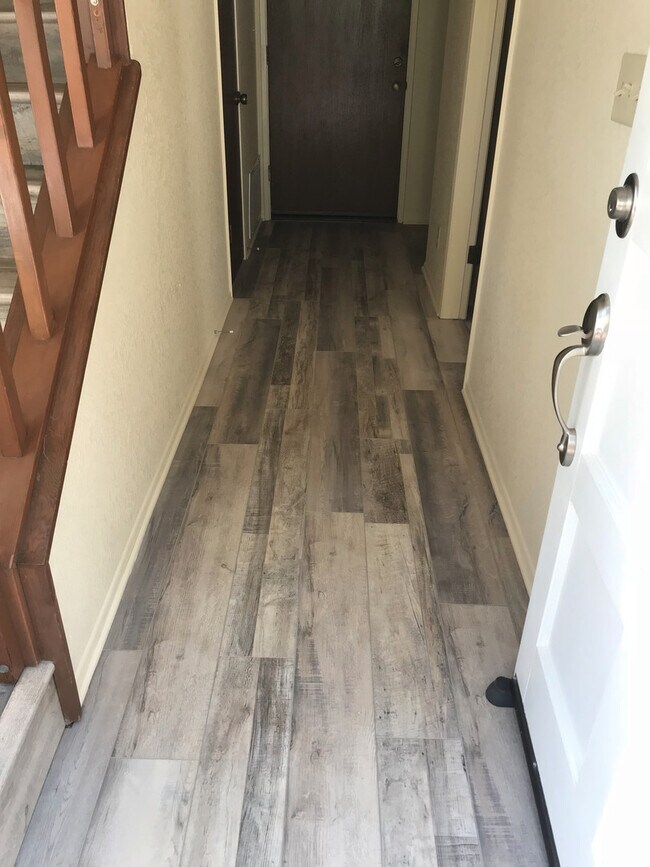 Building Photo - Pullman Duplex