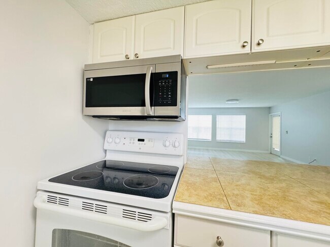 Building Photo - 6323 La Costa Dr