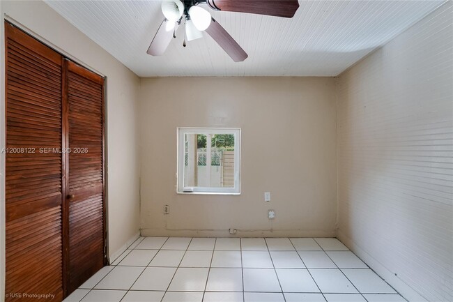 Building Photo - 166 E 17th St