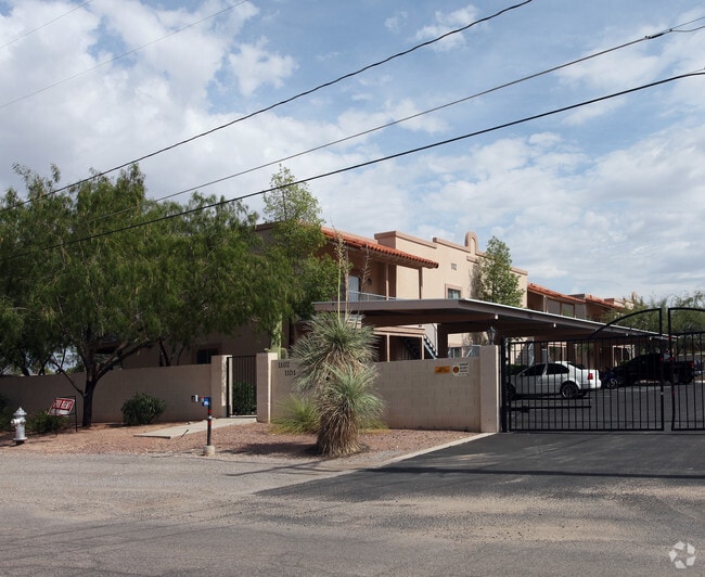 Primary Photo - 1102-1104 E Halcyon Rd